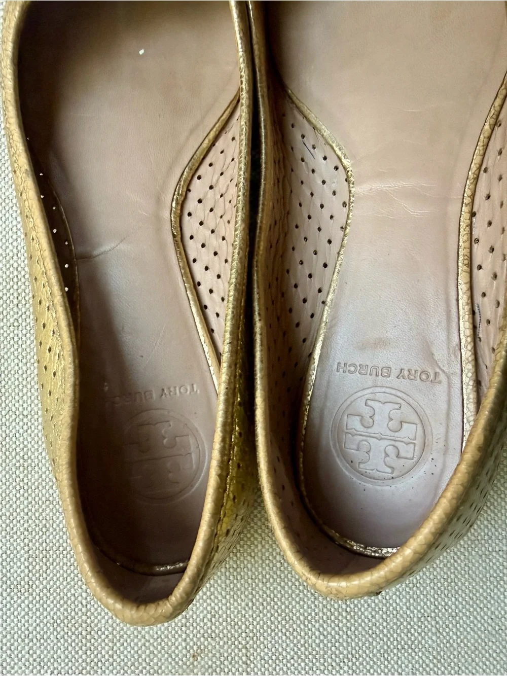 Tory Burch Women's Gold Leather Ballet Flats runs like Size 7 good condition